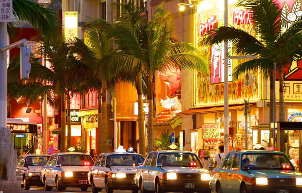 國際通晚上超熱鬧