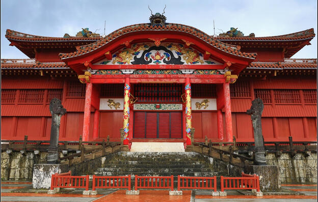 首里城紅瓦古蹟美翻!站在這裡感覺整個時空穿越了