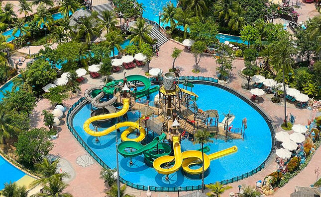 太陽世界水上樂園滑下去超爽!